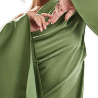 WW | Zayla Satin Asymmetrisches Ein Schulter Glockenärmel Schlitz Maxi Kleid