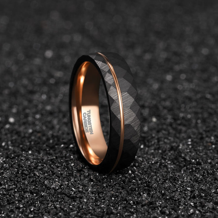 Ring aus schwarzem Wolframkarbid mit 8 mm Breite und Turmalinstein