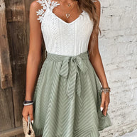 WW | Sommerkleid Ohne Ärmel mit Spitzen-Ausschnitt Elegantes Maxi A-Linie mit Spitzen-Details, Schleife und Leichtem Material