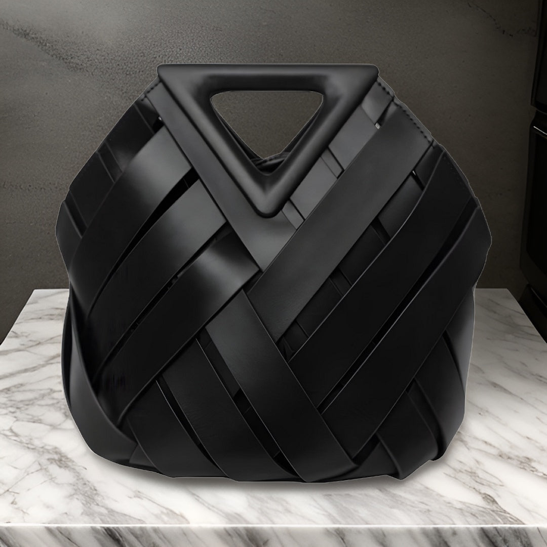 Kleine Damenhandtasche mit Kettenriemen