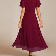 WW | Kleid mit V-Ausschnitt und Rüschenärmeln