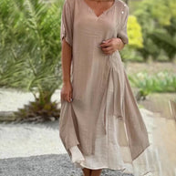 WW | Asymmetrisches Kleid mit kurzen Ärmeln und V-Ausschnitt