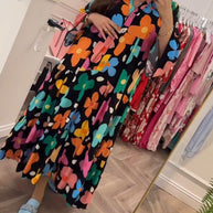 Noa - Lässiges Kleid mit Trompetenärmeln und Blumenmuster