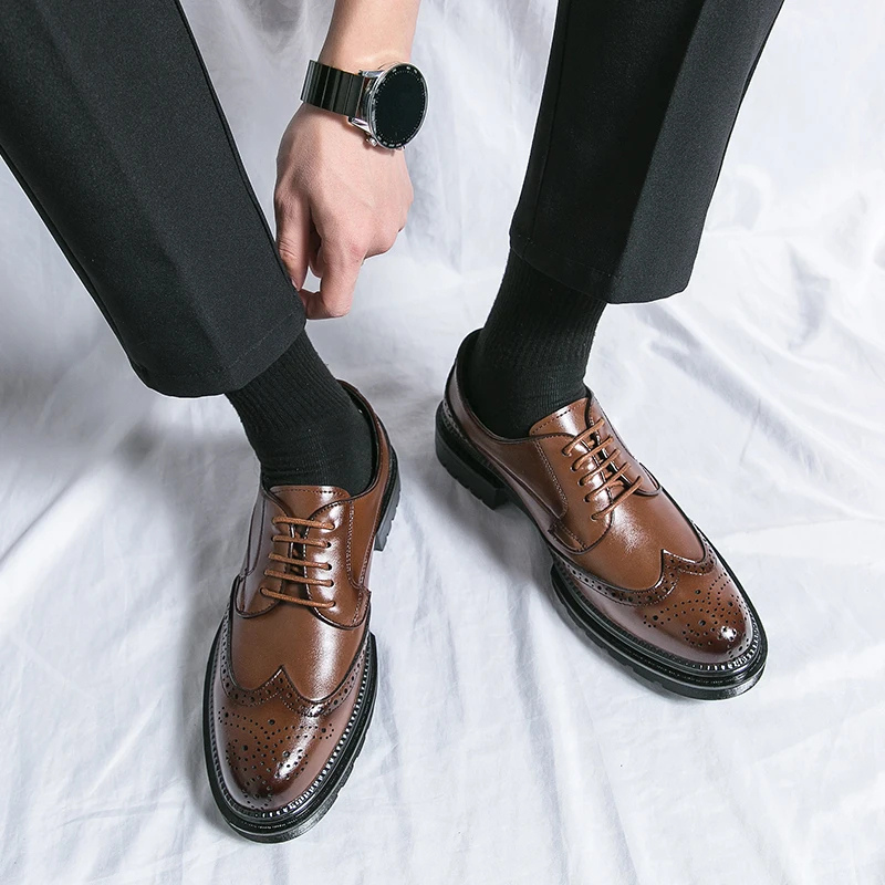WW | Modische Herrenschuhe Mit Brogue Design Und Robuster Sohle