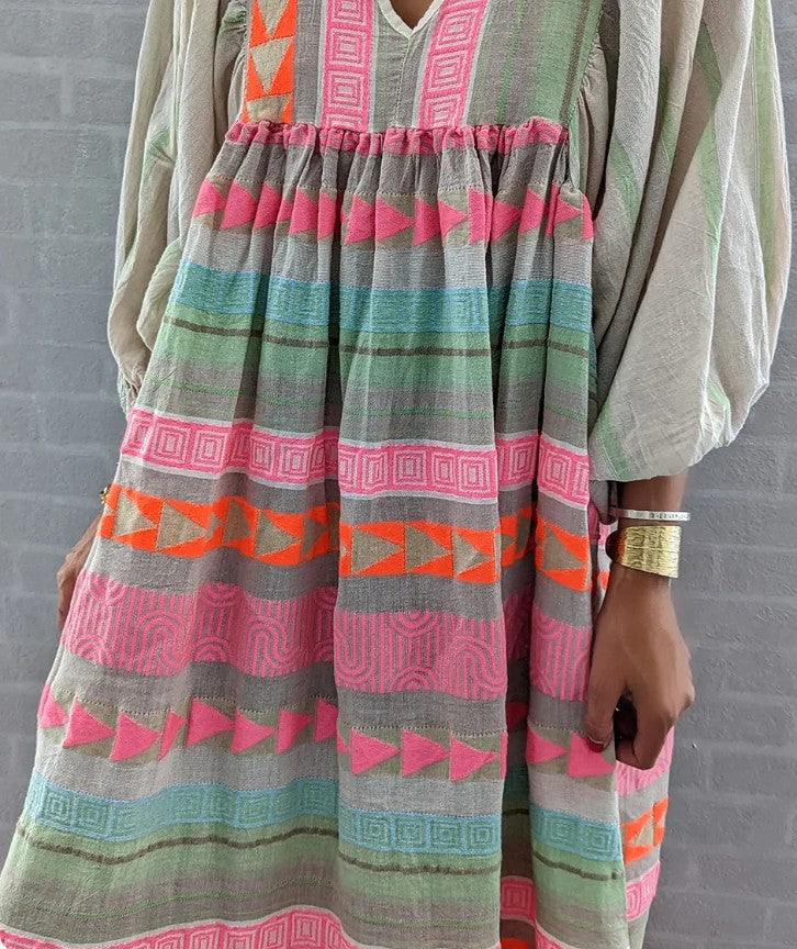 WW | Maxi-Kleid mit Langen Ärmeln und V-Ausschnitt