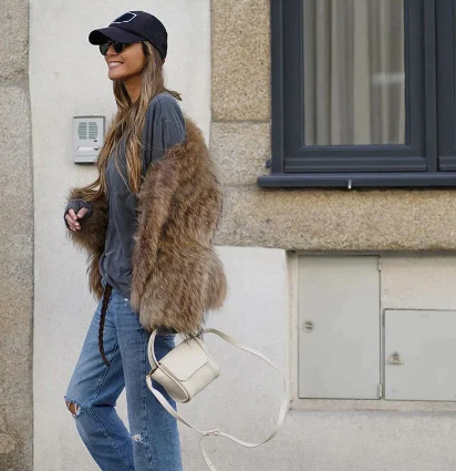 Modische Damenjacke aus Plüsch-Imitatfell