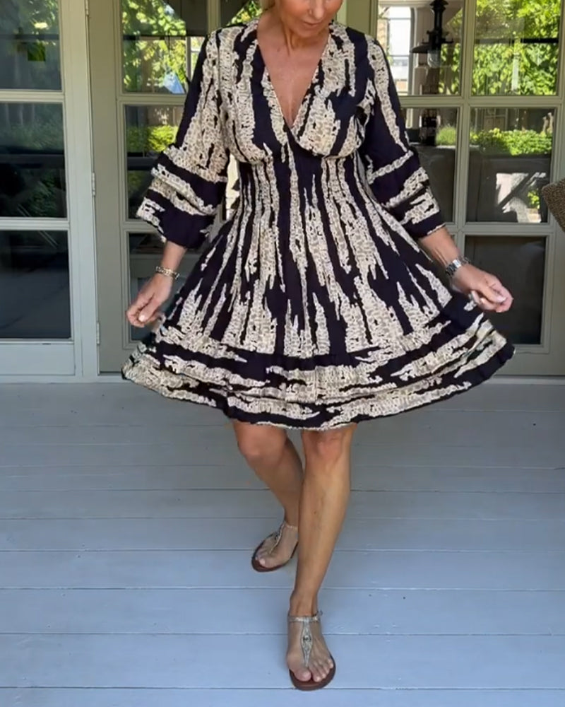 Kleid mit V-Ausschnitt und 3/4-Ärmeln