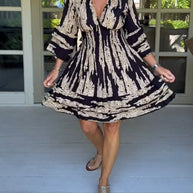 Kleid mit V-Ausschnitt und 3/4-Ärmeln