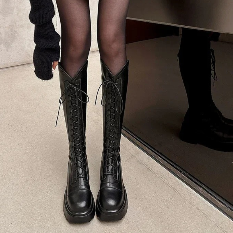 Damen hohe Stiefel mit Schnürung und robustem Absatz