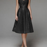 besticktes ärmelloses Kleid