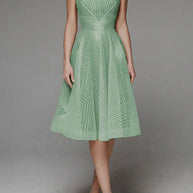 besticktes ärmelloses Kleid