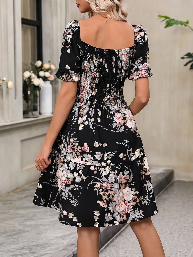 WW | Schwarzes Kleid mit Blumen, Rüschen und Rechteckigem Ausschnitt