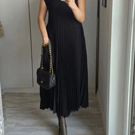 Ärmelloses plissiertes Kleid