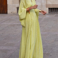 WW | Langarm V-Ausschnitt Kleid Lockere Passform Taillierte Silhouette Fließender Saum Eleganter Stil