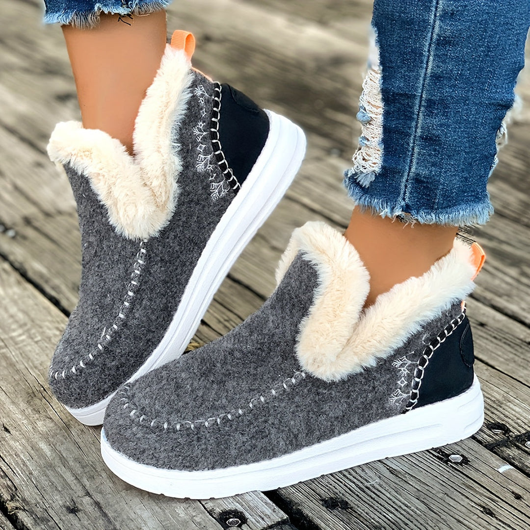 W&W Mode | Gemütliche Winterhausschuhe für Damen: Fleecefutter, PU-Sohle und weiche Stoffkonstruktion