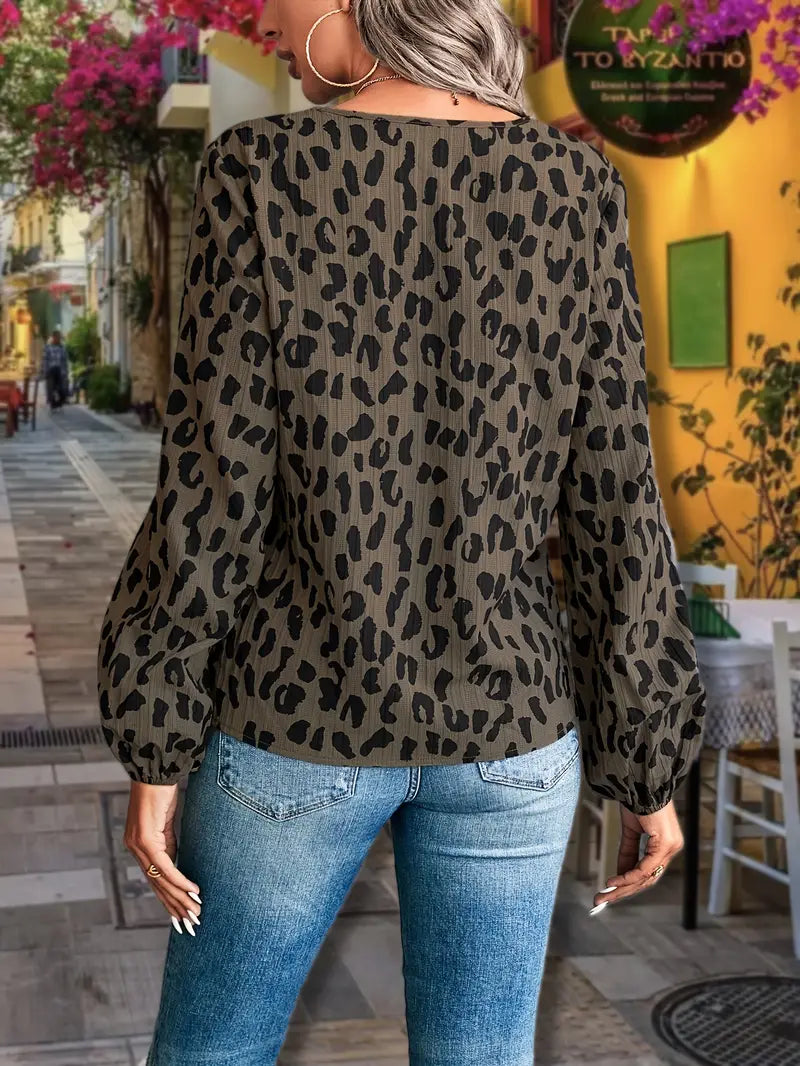 WW | Bluse mit V-Ausschnitt und Leopardenmuster
