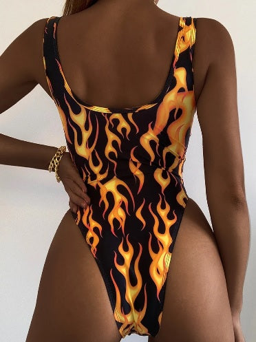 WW mit feurigem Flammenprint