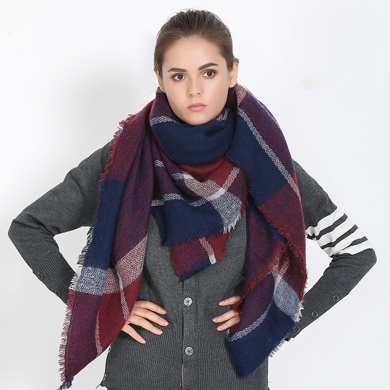 Damen Karierter Schal aus hochwertigem Material mit fransigen Kanten W&W Mode