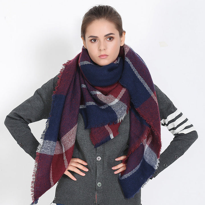 Damen Karierter Schal aus hochwertigem Material mit fransigen Kanten W&W Mode