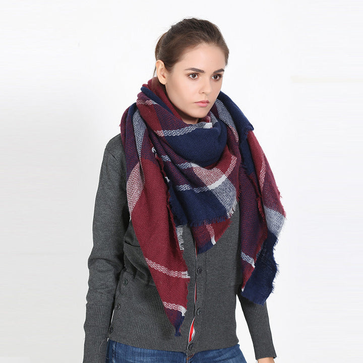Damen Karierter Schal aus hochwertigem Material mit fransigen Kanten W&W Mode