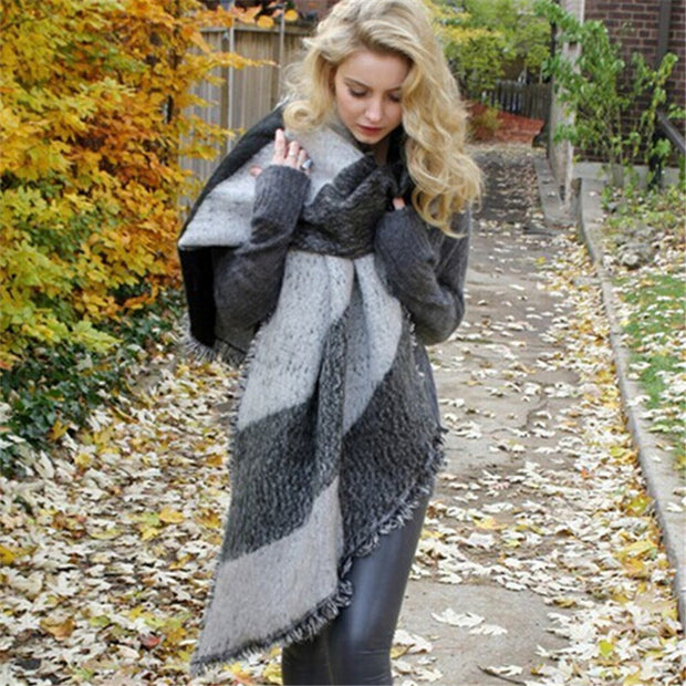 Damen Eleganter Fransen-Schal aus weichem Material mit geometrischem Muster WW