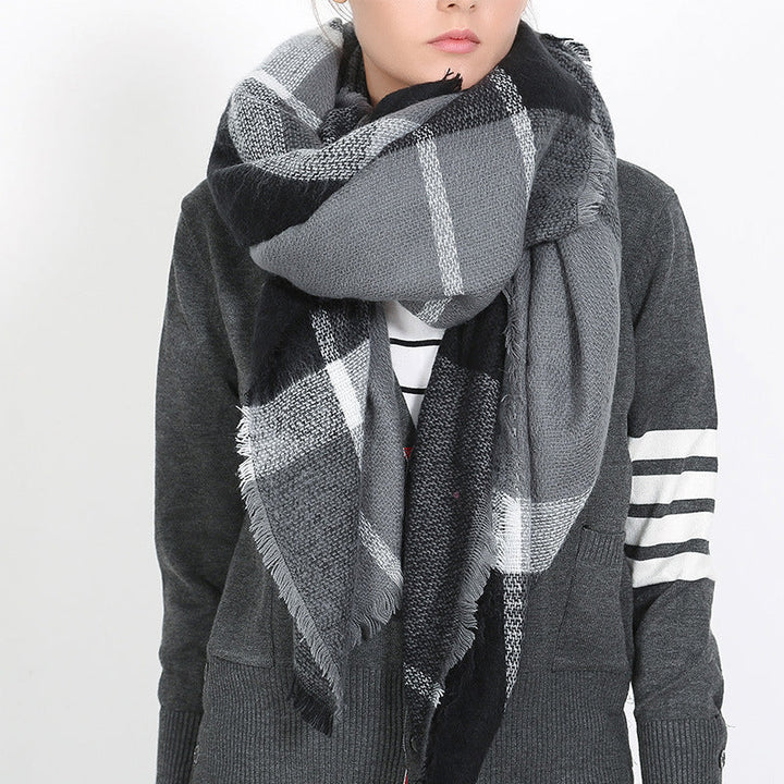 Damen Karierter Schal aus hochwertigem Material mit fransigen Kanten W&W Mode