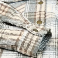 Warme Jacke mit Kapuze und Reißverschluss