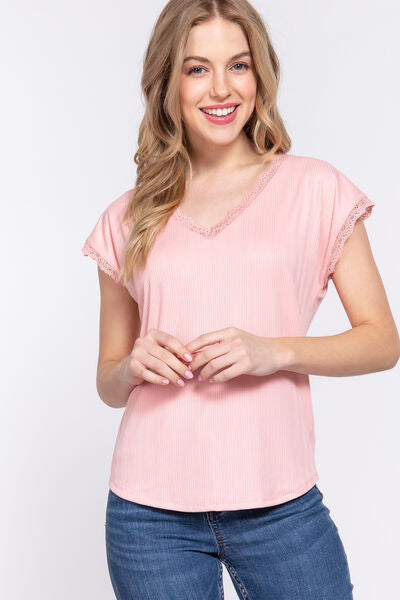 WW | Active Basic Spitzenbesatz V-Ausschnitt Kurzarm Ripp Top