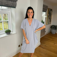 Kleid mit V-Ausschnitt | Unser Bestseller 2024