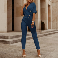 WW | Weißer Jumpsuit Mit Schmaler Hose Und V-ausschnitt Und Metallischer Schnalle