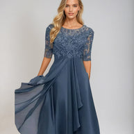WW | Anmutiges Detailliertes Fließendes Kleid