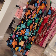 Noa - Lässiges Kleid mit Trompetenärmeln und Blumenmuster