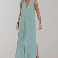Elegantes Schlankes Kleid mit V-Ausschnitt
