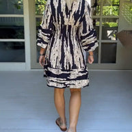 Kleid mit V-Ausschnitt und 3/4-Ärmeln