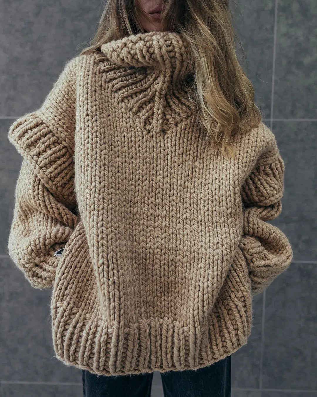 Pullover mit Strickstruktur und Rollkragen in Übergröße