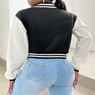 WW | Varsity Bomberjack Damen, Kurzes Modell mit Buchstabenpatch und Druckknopfverschluss