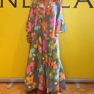 Noa - Lässiges Kleid mit Trompetenärmeln und Blumenmuster