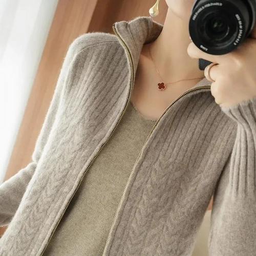 W&W Mode | Gestrickte Jacke Damen Mit Reißverschluss Und Kabelstrickdetails