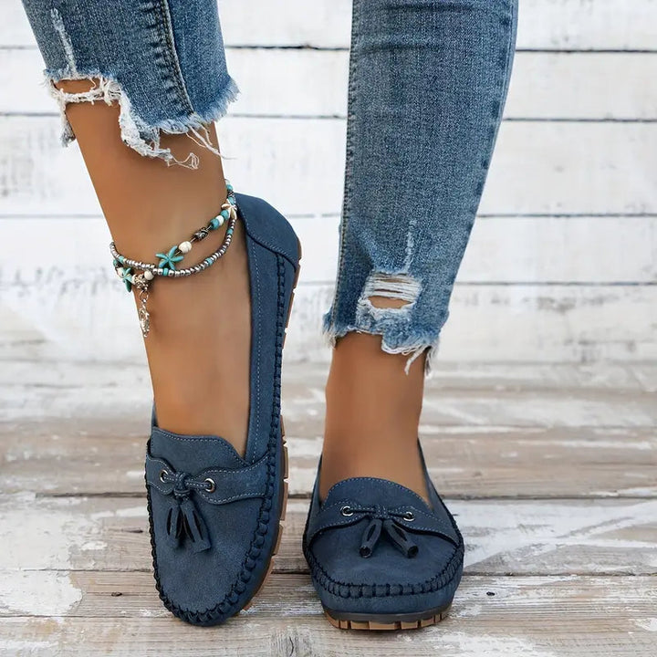 W&W Mode | Klassische Wildleder Slipper mit Quastendetail für Damen