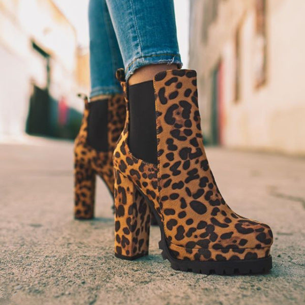 W&W Mode | Stiefeletten - Absatzstiefel mit Plateausohle und modernem Design