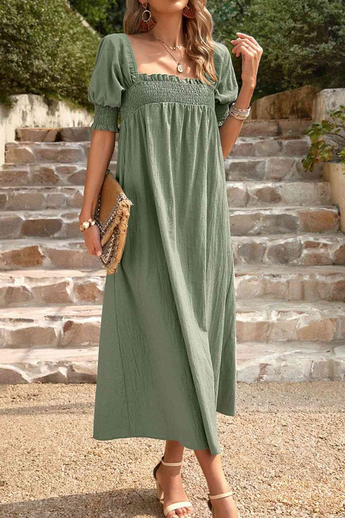 WW | Geschmücktes Quadrat-Hals-Midi-Kleid mit Taschen