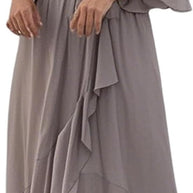 Grünes kleid mit V-Ausschnitt
