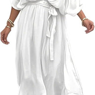 Grünes kleid mit V-Ausschnitt
