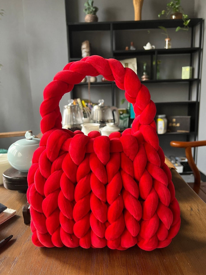 Damen Tasche aus handgewebtem Material