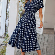 WW | Punkte-Muster Kleid mit Bindeband und Knöpfen