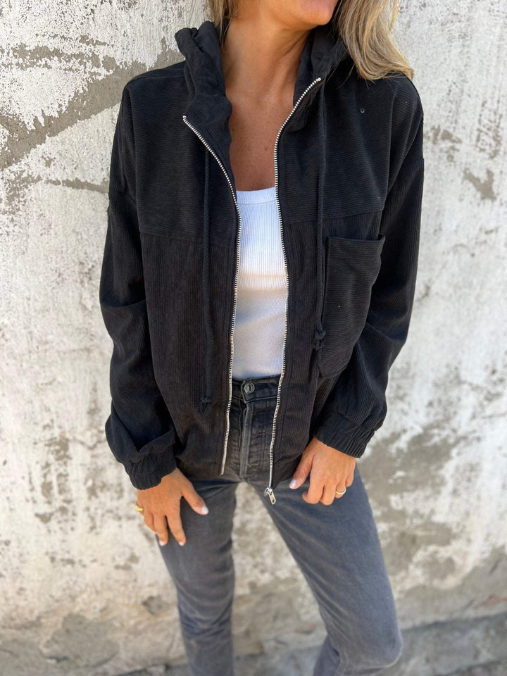 W&W Mode | Lässige Jacke Mit Weißer Kapuze Und Reißverschluss