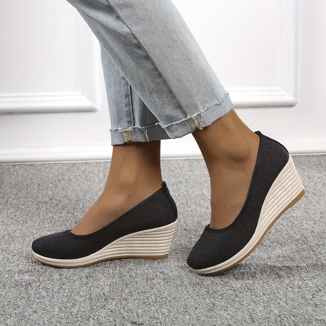 Damen Slipper mit Keilabsatz und atmungsaktivem Design