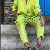 Hemd mit V-Ausschnitt und Hose aus Baumwolle