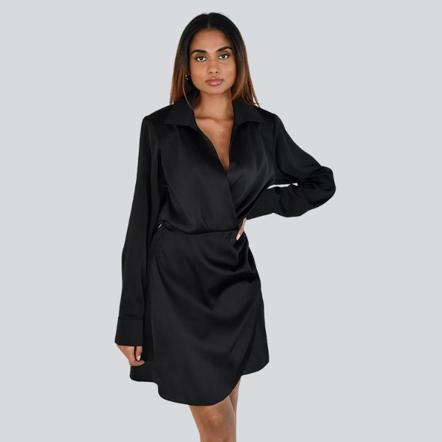 W&W Mode | Satin-Minikleid mit V-Ausschnitt und Raffung