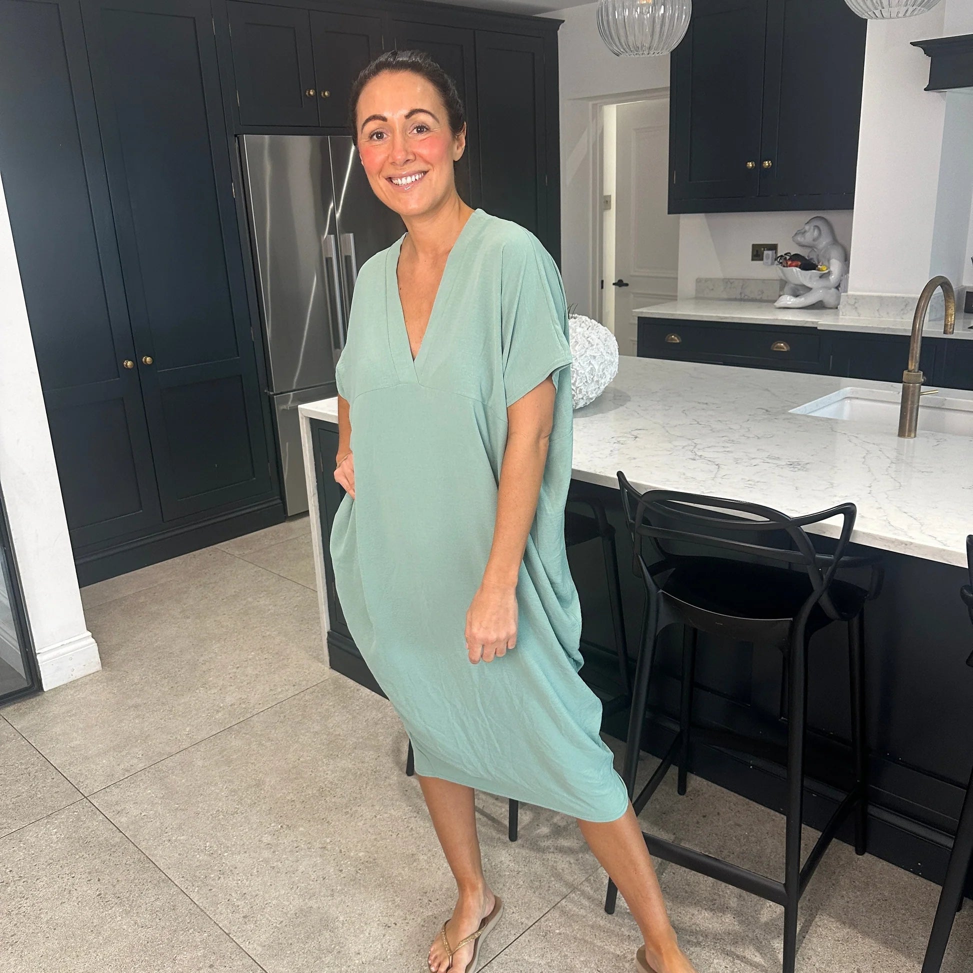 Kleid mit V-Ausschnitt | Unser Bestseller 2024